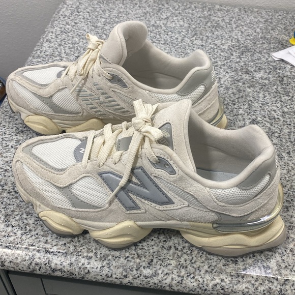 New balance shoes - Picture 2 of 3